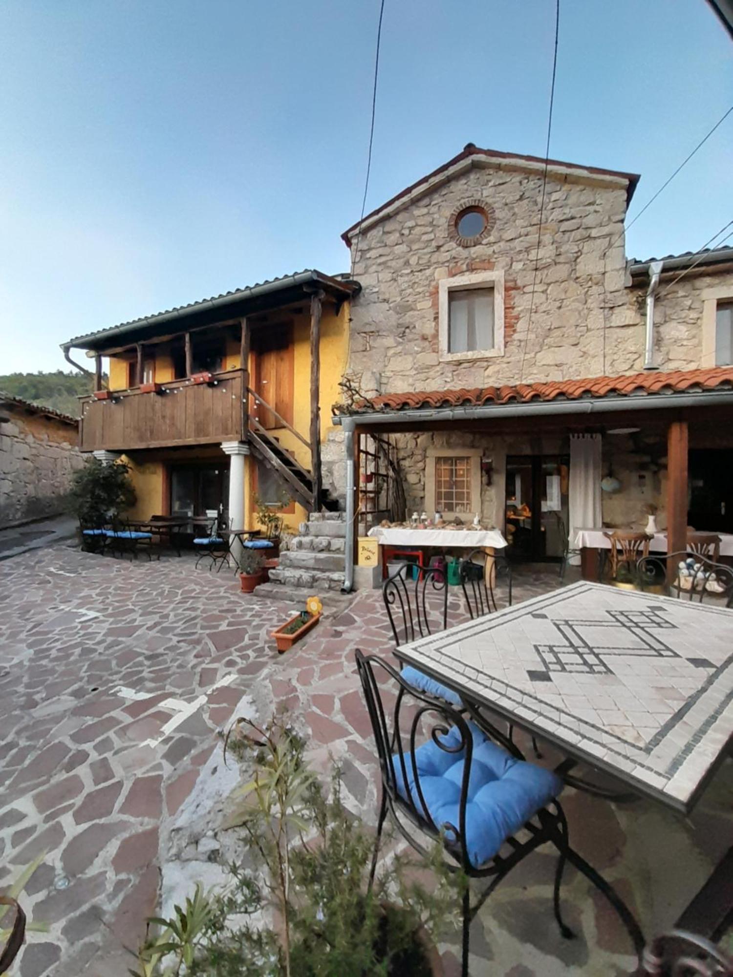 Hostel Xaxid Crni Kal Exterior photo